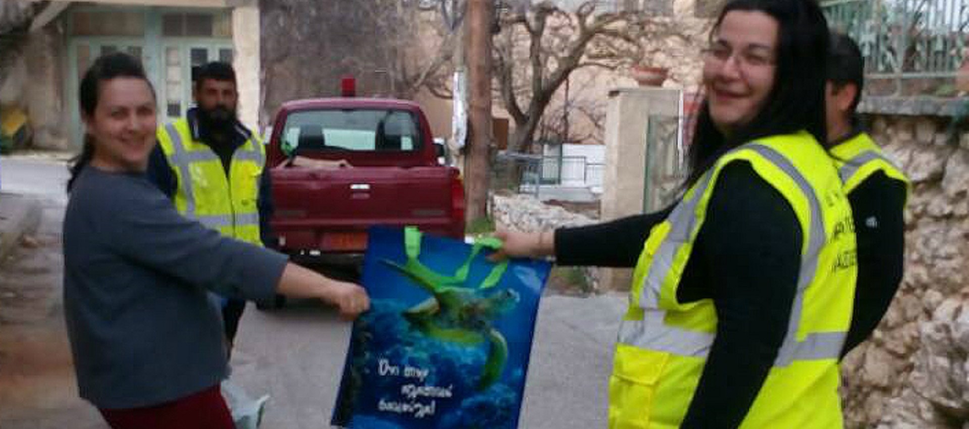 «Όχι στην πλαστική σακούλα» το σύνθημα της ενημερωτικής εκστρατείας του Δήμου Οροπεδίου Λασιθίου που διένειμε δωρεάν στους κατοίκους σακούλες πολλαπλών χρήσεων